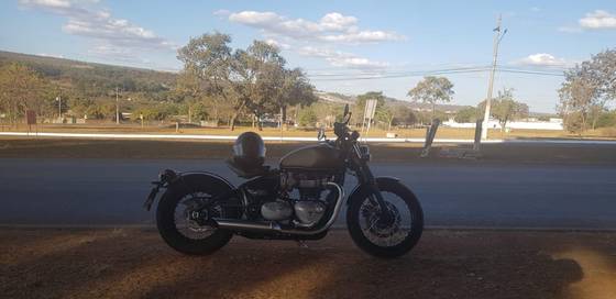 TRIUMPH BONNEVILLE BOBBER 1200 